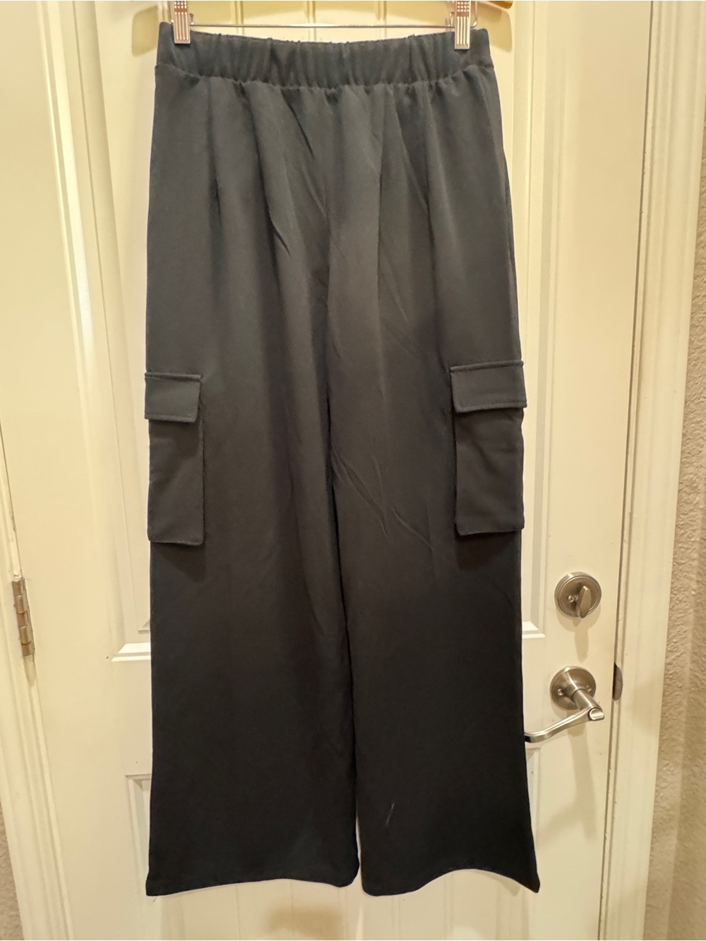 Wide Leg Cargo Pants in Dark Gray